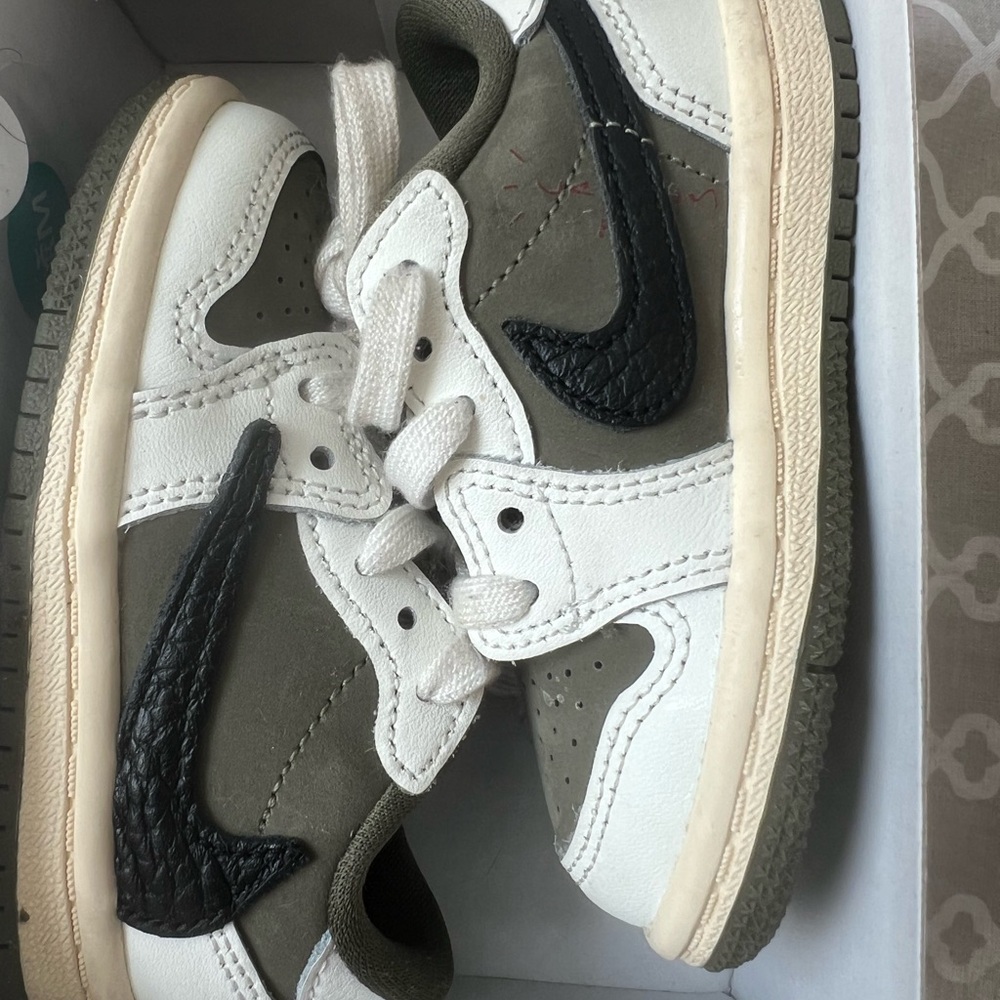 Jordan Kids Sneakers in White and Olive